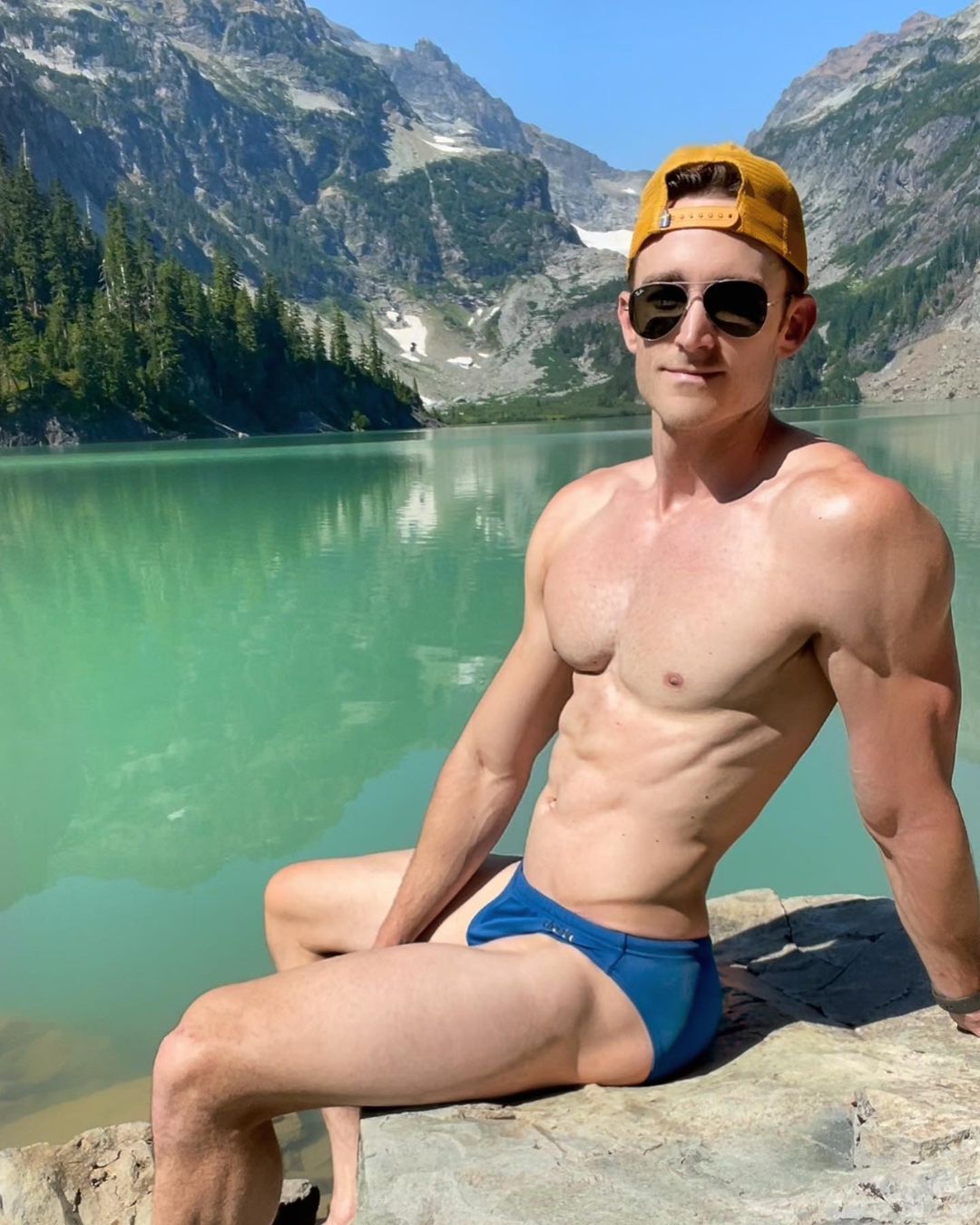 週六嚐鮮肉|男男 CP 甜曬登山日常!森林系男孩:Ryan-NICEOLO
