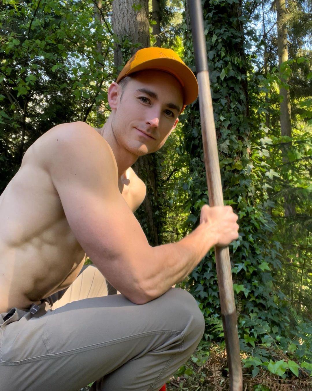 週六嚐鮮肉|男男 CP 甜曬登山日常!森林系男孩:Ryan-NICEOLO