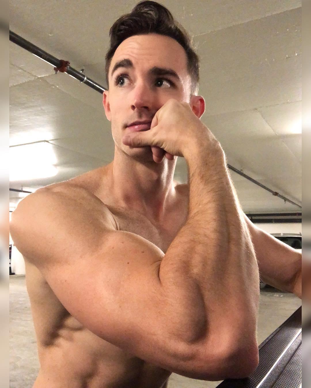 週六嚐鮮肉|男男 CP 甜曬登山日常!森林系男孩:Ryan-NICEOLO