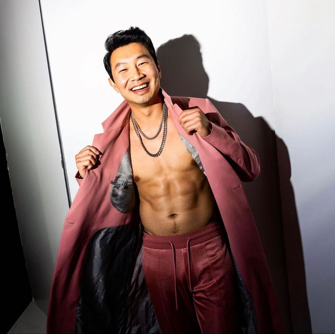 《尚氣》男星、小丑女出演電影《Barbie》 劉思慕為戲大除體毛 直喊：「真的超痛！」-NICEOLO