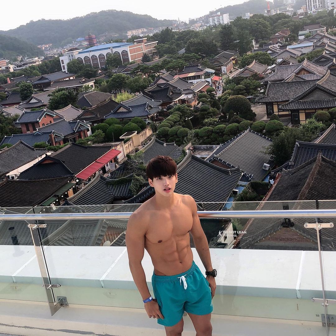週六嚐鮮肉|讓你一「劍」鍾情的肌肉劍士 竟是個抖 M 貓奴:金藝賢-NICEOLO