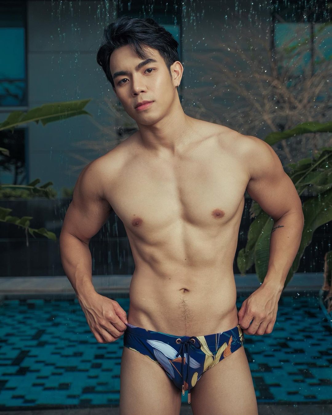 週一品肌肉|濃顏系男孩!有麵包魂的獨立歌手:Mos-NICEOLO