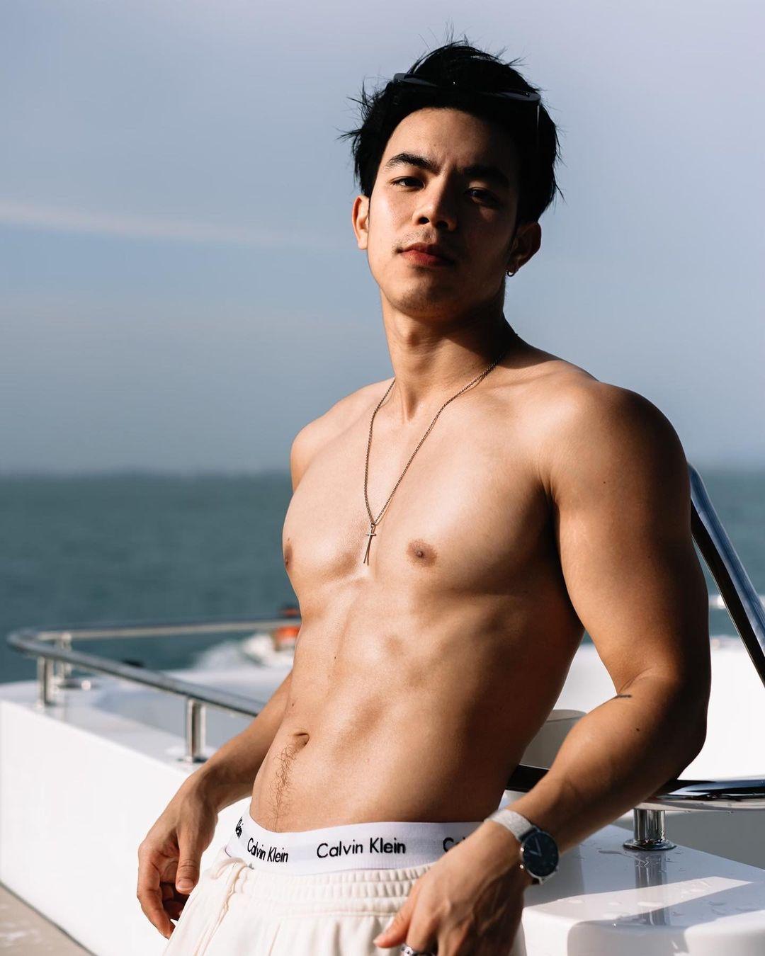 週一品肌肉|濃顏系男孩!有麵包魂的獨立歌手:Mos-NICEOLO