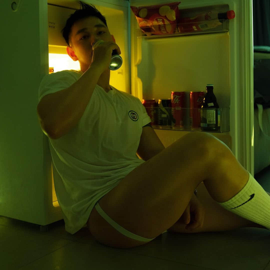 週一品肌肉｜同志派對的活招牌！曾任 Dior 彩妝師的四川天菜：鄧涵洧-NICEOLO