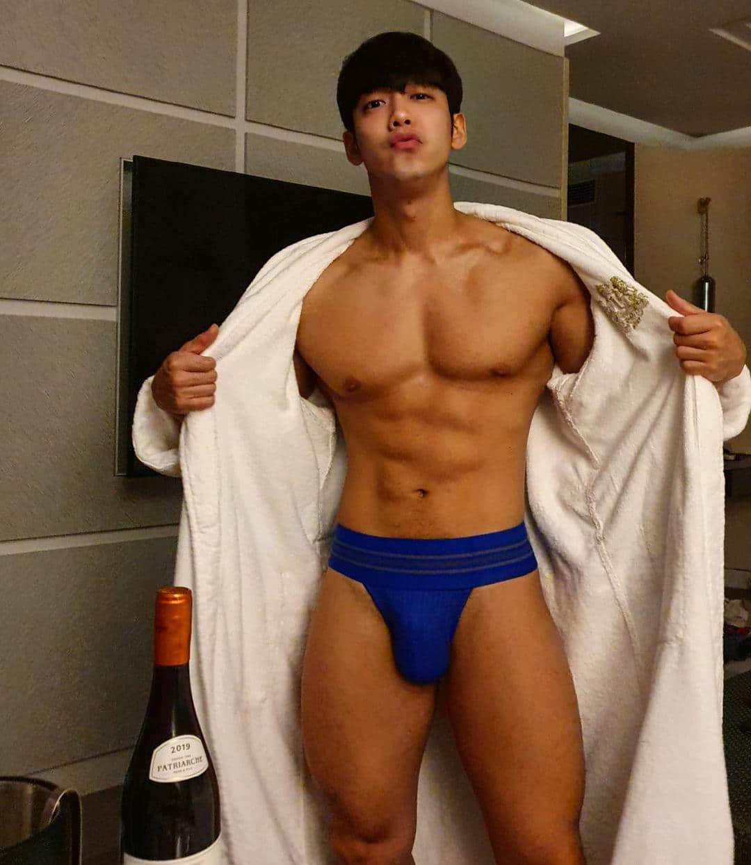 週一品肌肉|動物相帥哥! 撅嘴賣萌的肌肉歐巴:CHEOL-NICEOLO