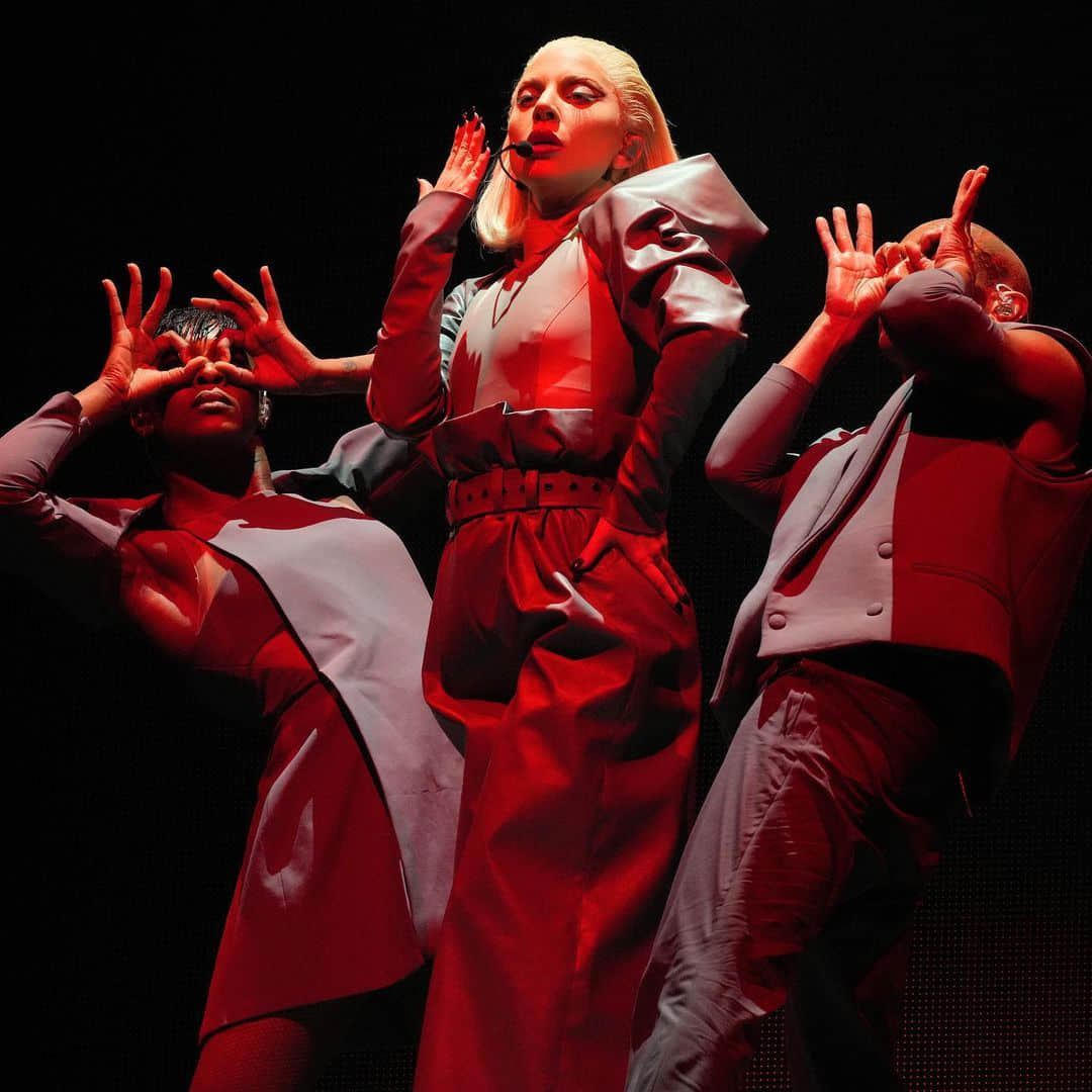 Lady Gaga 演唱會霸氣喊話:「美國政客,別亂動同志婚姻!」-NICEOLO