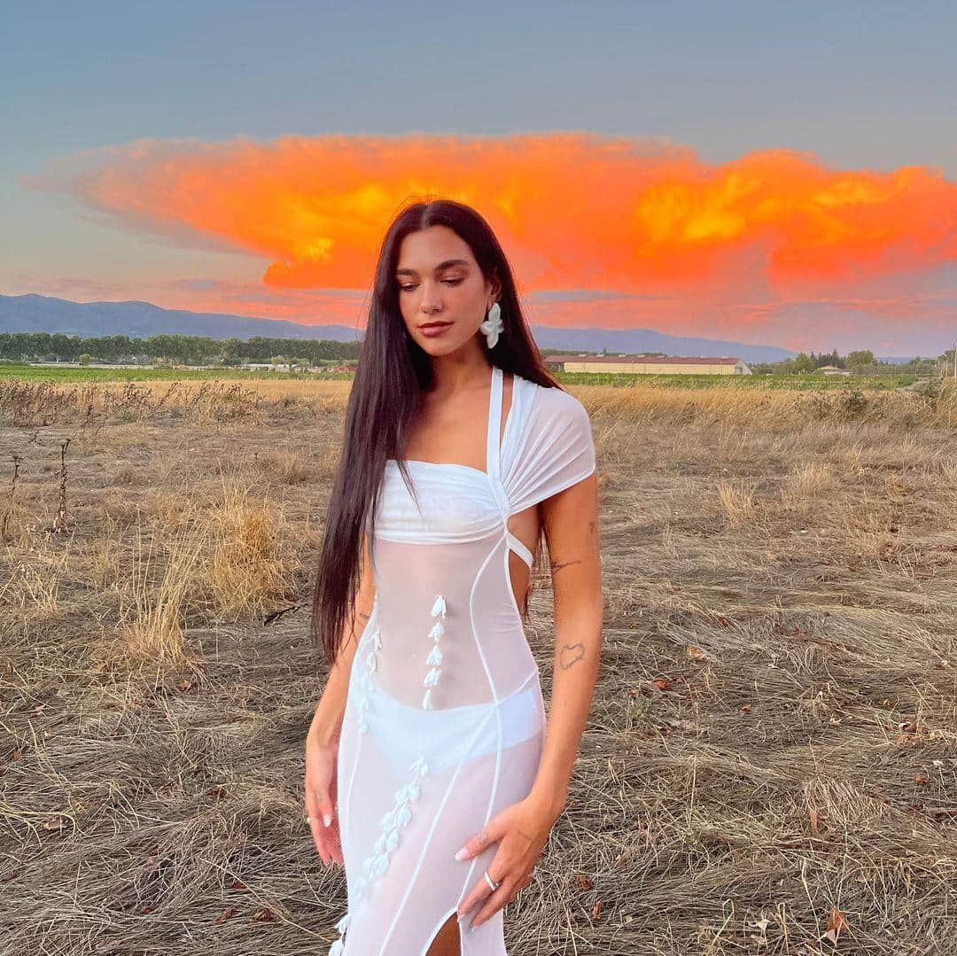 法時尚品牌創辦人 Jacquemus 與男友終修成正果 英歌手 Dua Lipa 到場祝賀!-NICEOLO