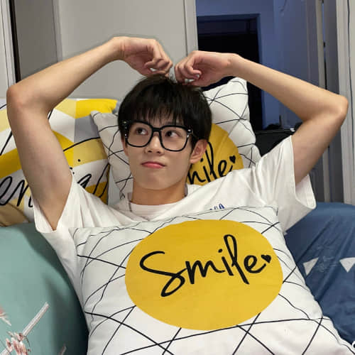 男星劉聰大方出櫃！？ 直播送未來男友生日花束 更突襲羞親臉頰-NICEOLO