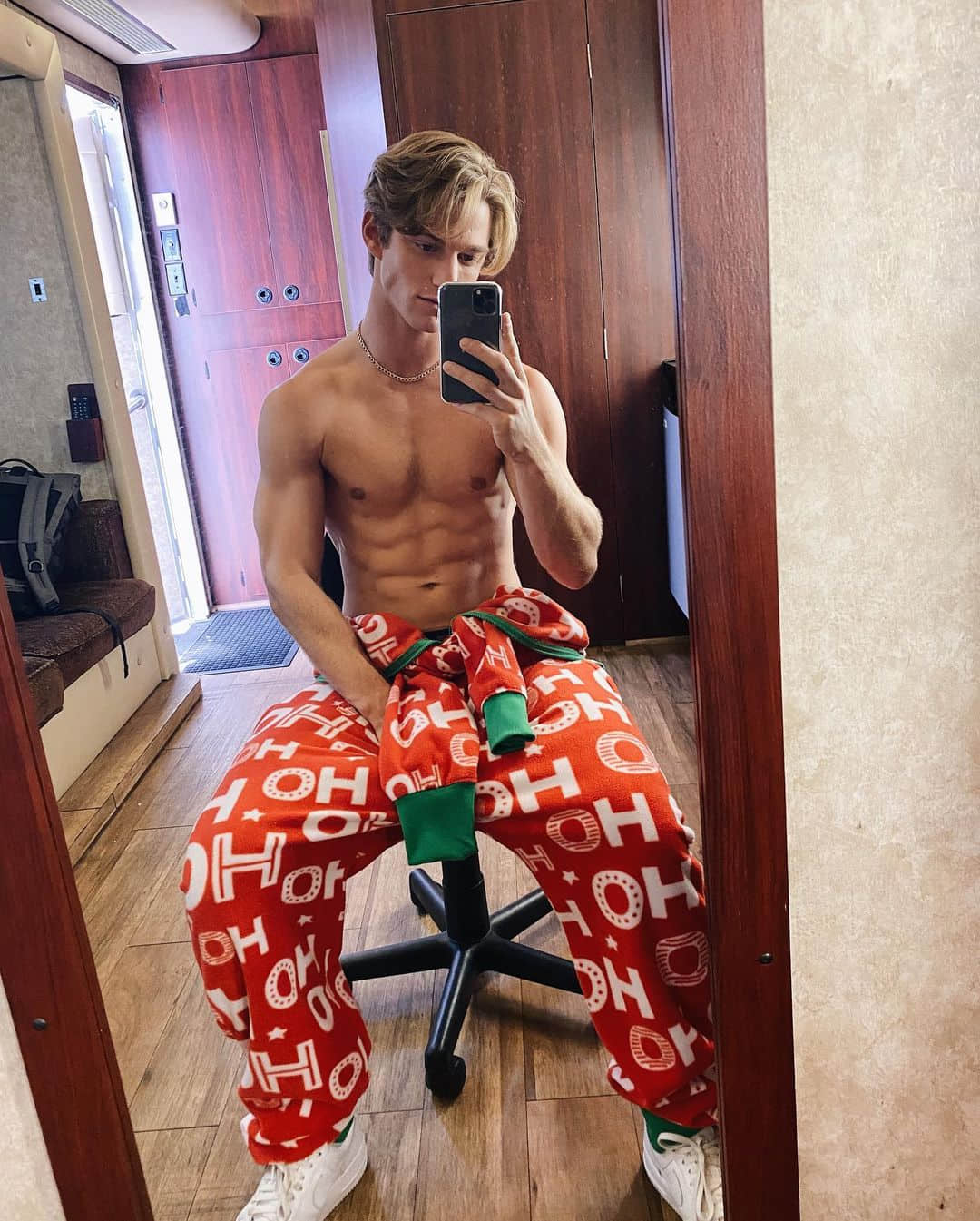 同志劇出帥哥！ 《美恐》、《親愛的初戀》鮮肉新星：Nico Greetham-NICEOLO
