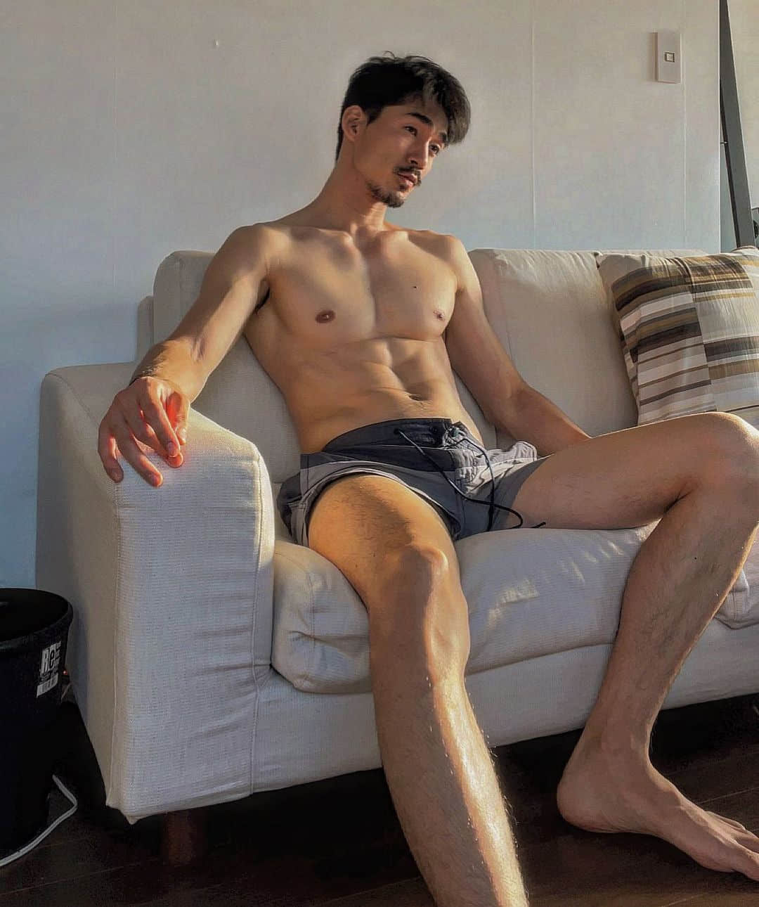 週一品肌肉|精瘦薄肌!風靡日本、泰國的憂鬱系男模:高梨至庸-NICEOLO