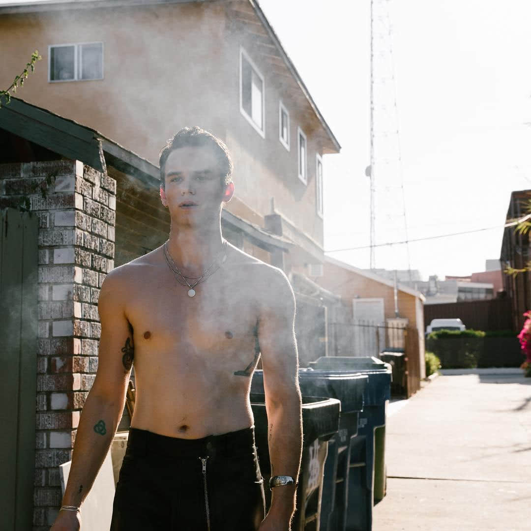 《漢娜的遺言》同志演員 Brandon Flynn 主演翻拍經典恐怖片《養鬼吃人》-NICEOLO