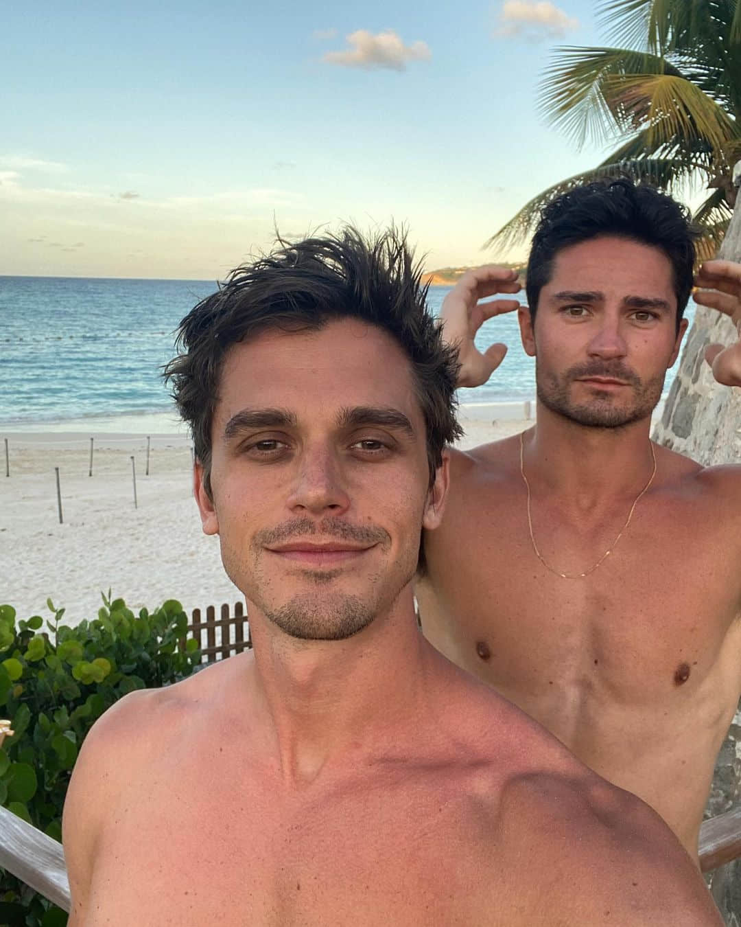 《酷男的異想世界》美食家 Antoni Porowski 低調暗示好事近: 「希望結婚照不要太模糊!」-NICEOLO