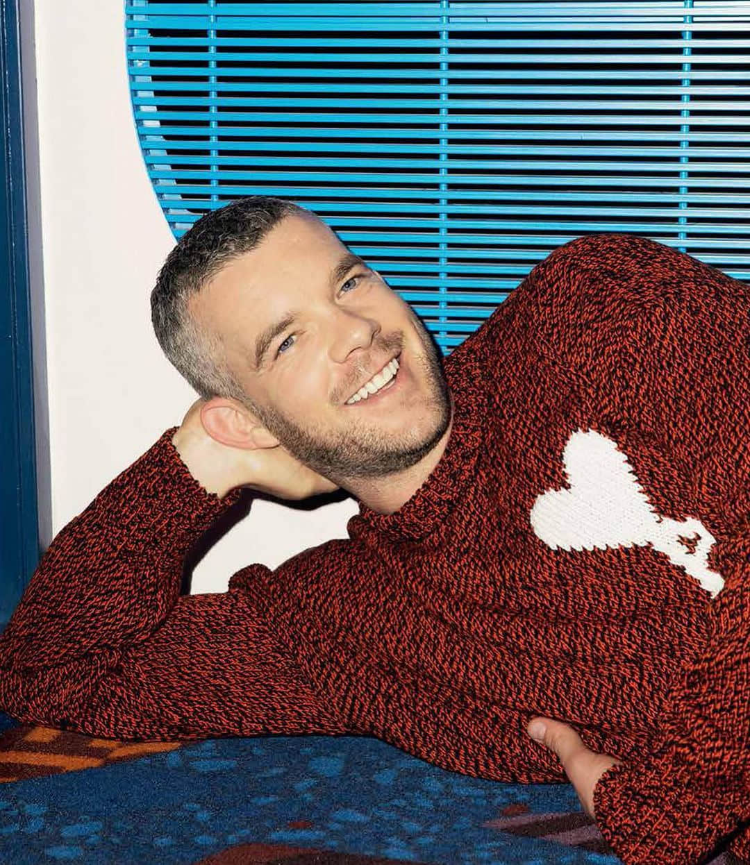 英國同志天菜 Russell Tovey 飾《美恐》深櫃警察 私下則與男友愛得相當高調!-NICEOLO