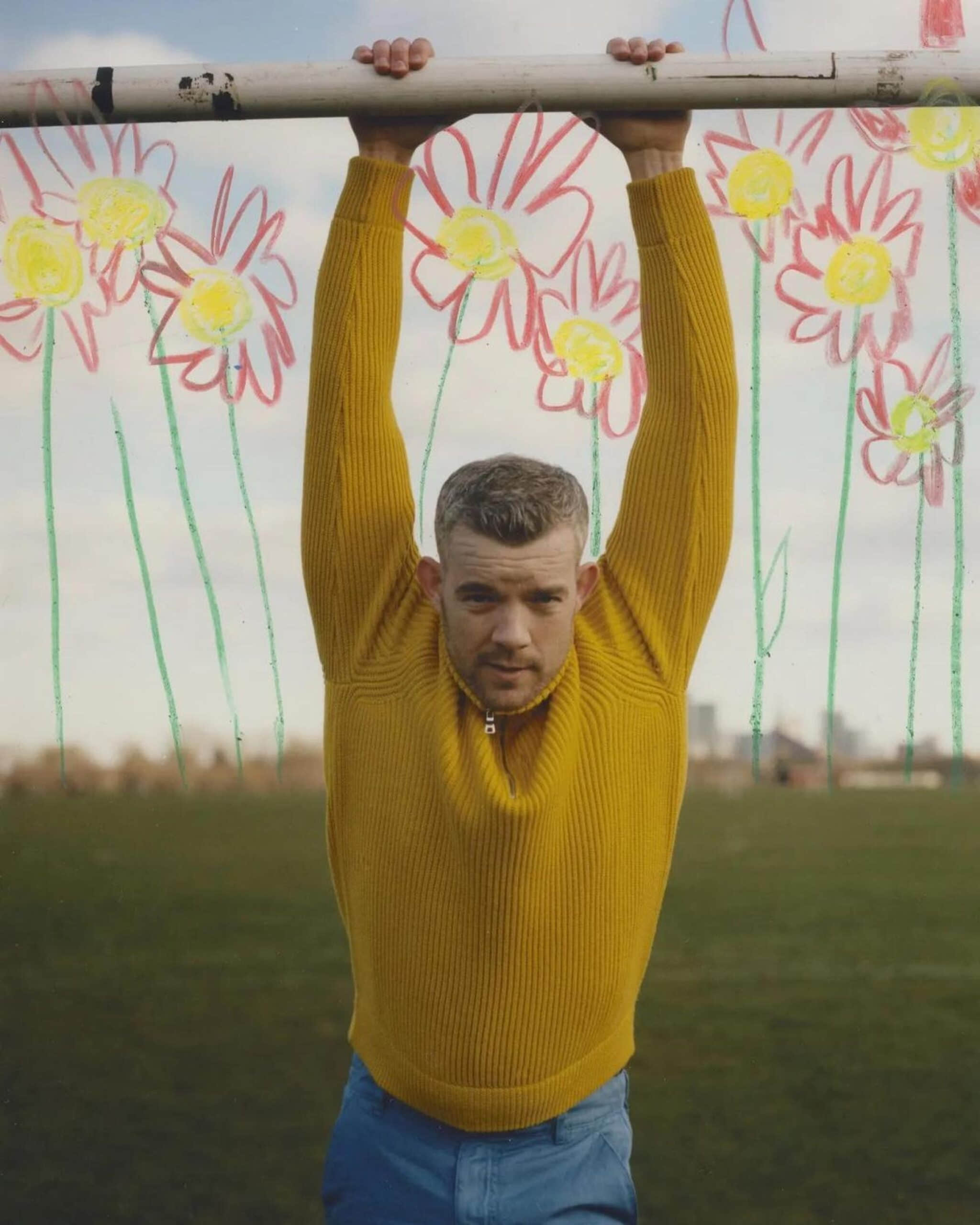 英國同志天菜 Russell Tovey 飾《美恐》深櫃警察 私下則與男友愛得相當高調!-NICEOLO