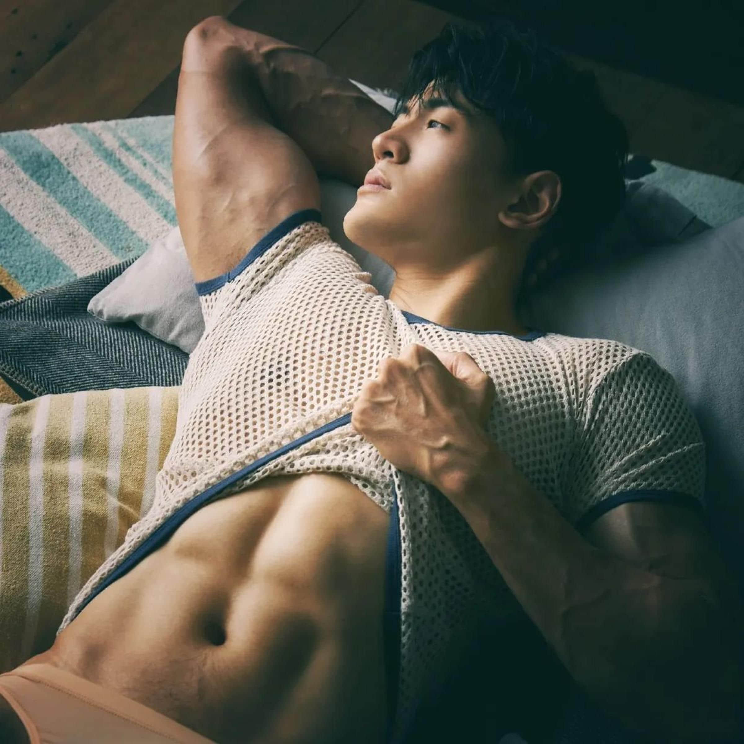 週一品肌肉|加班完還要拍性感寫真! 無奈厭世臉的肌肉工程師:Billboy Kub-NICEOLO