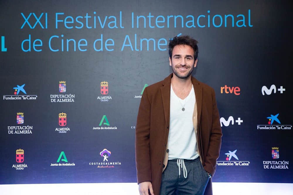Carlos Cuevas 主演 Netflix 同志影集《微笑表錯情》 經典全裸鏡頭深得觀眾的心！-NICEOLO