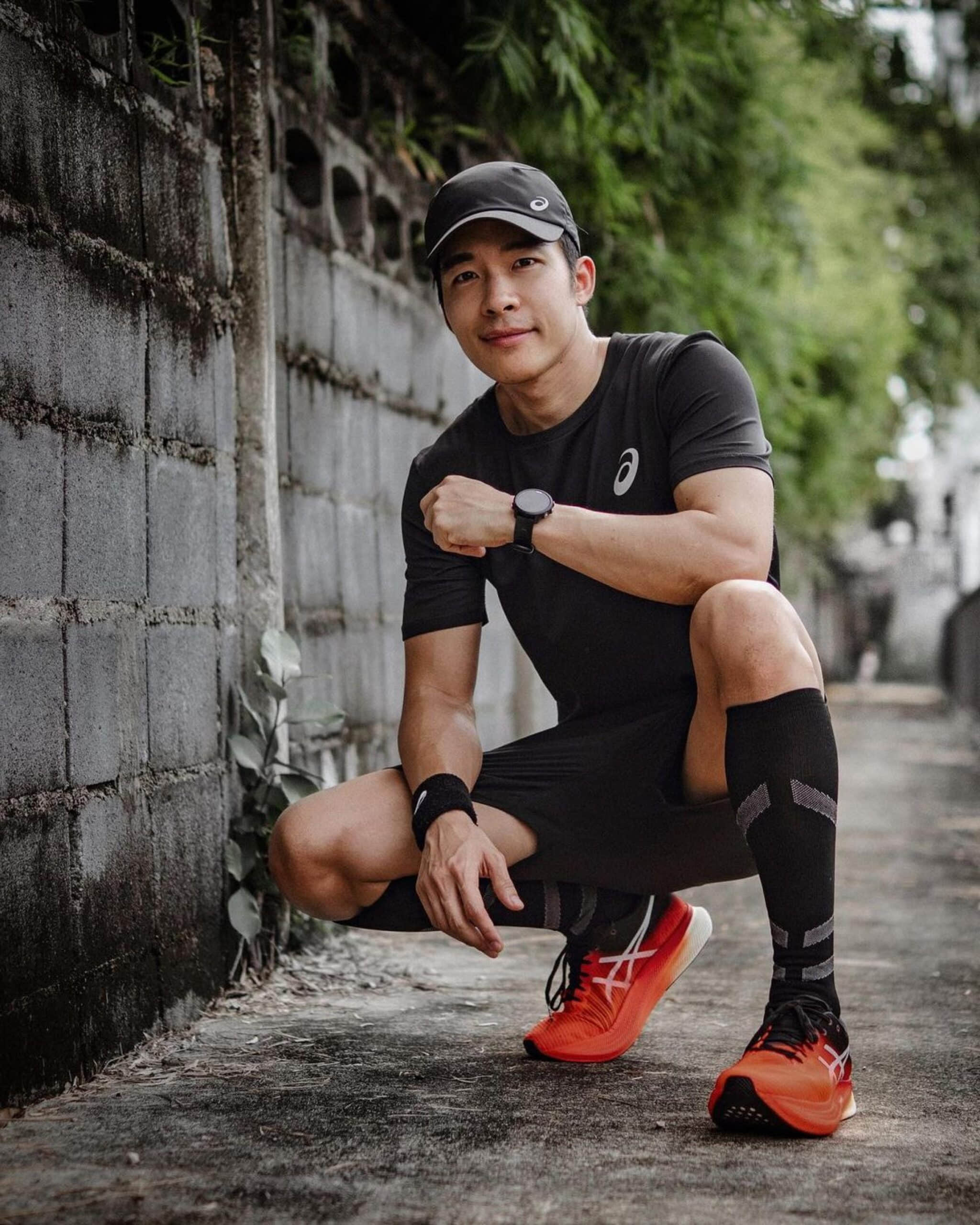 週一品肌肉|大開 M 字腿!泰歌手狂練脫衣猛男秀:Nat Sakdatorn-NICEOLO