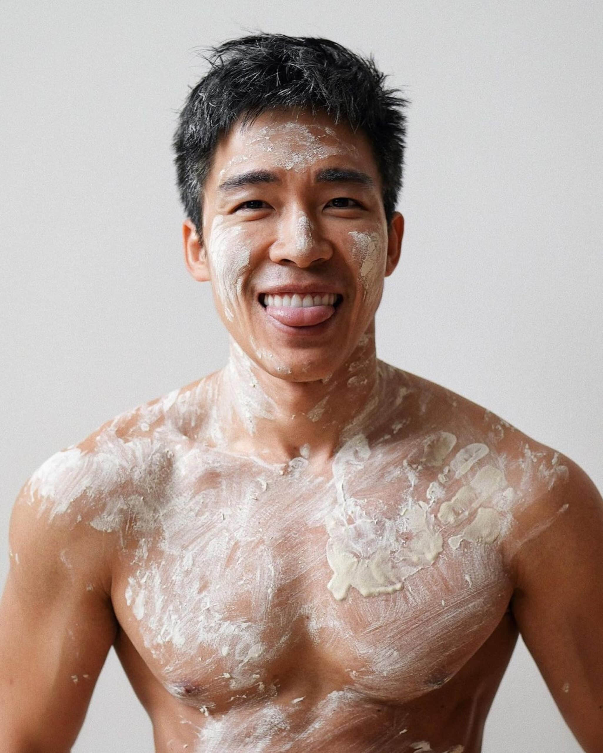 週一品肌肉|大開 M 字腿!泰歌手狂練脫衣猛男秀:Nat Sakdatorn-NICEOLO