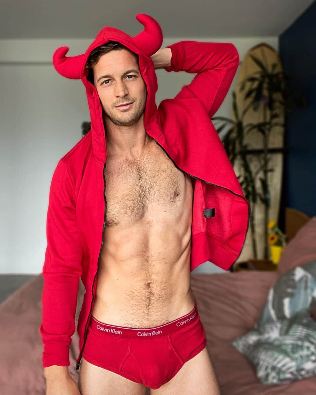 週六嚐鮮肉|開箱內褲男模的大包秘密! 同志導演:Max Emerson-NICEOLO