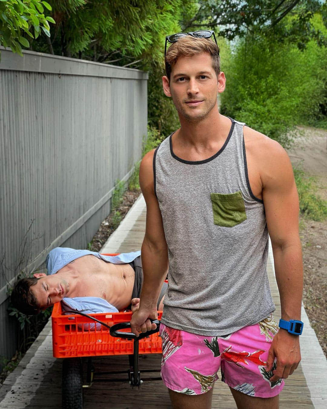 週六嚐鮮肉|開箱內褲男模的大包秘密! 同志導演:Max Emerson-NICEOLO