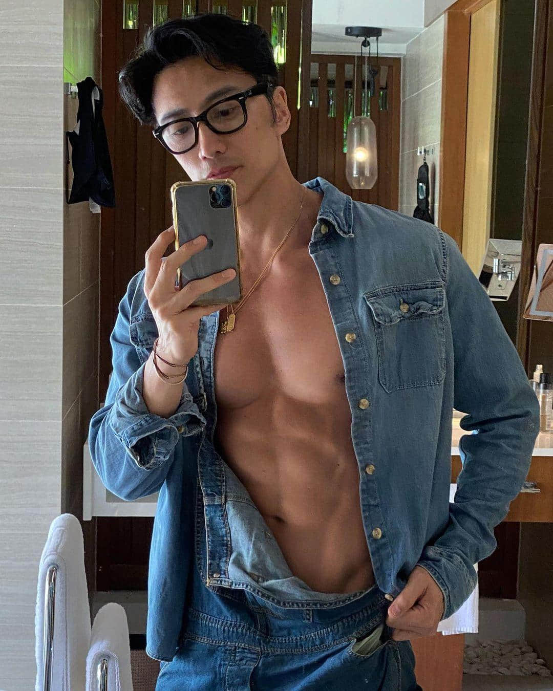 週一品肌肉|57 歲還能出性感寫真! 逆齡奇肌攝影師:陳傳多-NICEOLO