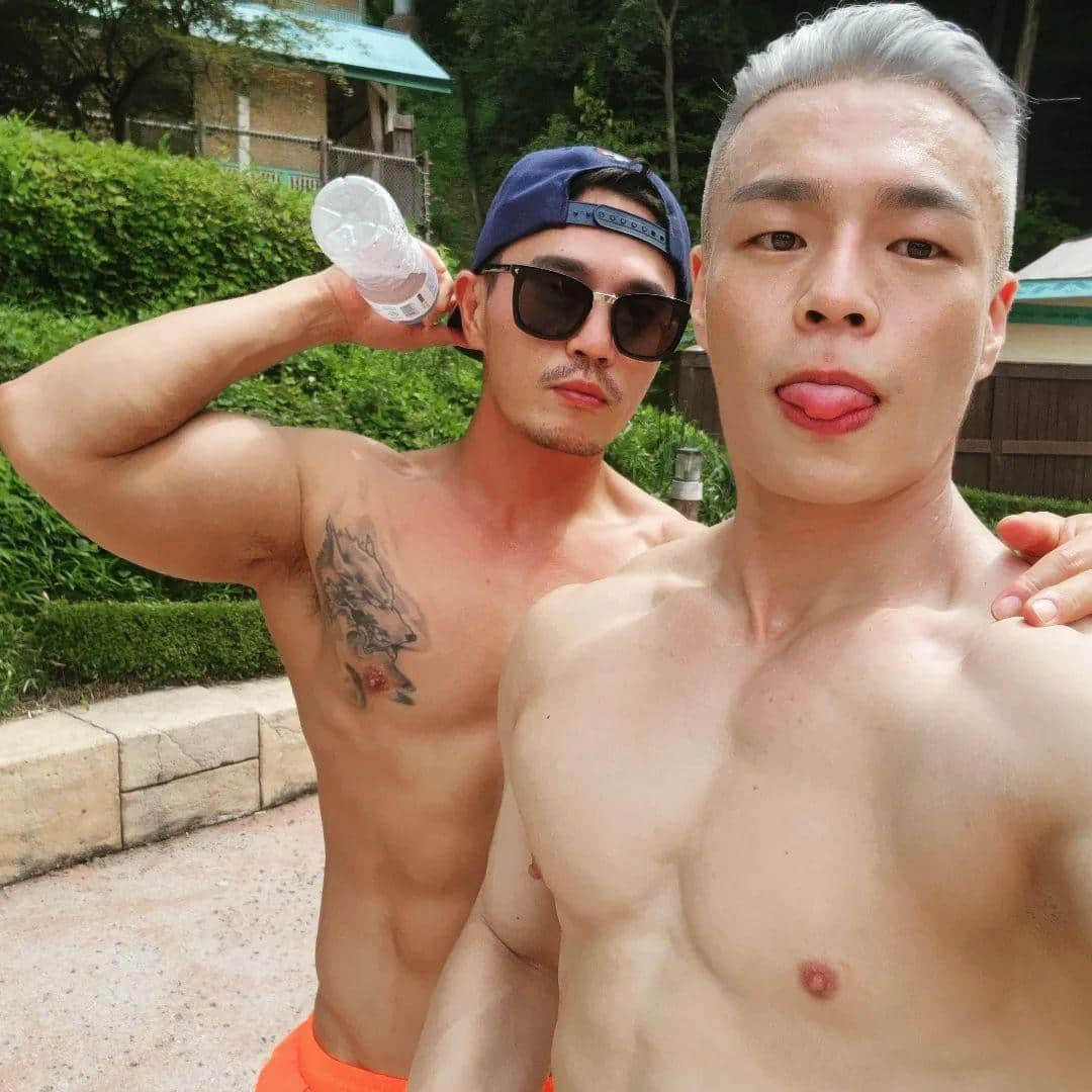 週一品肌肉|肌情四射洗剪吹!猛男歐巴髮型師:Tim park-NICEOLO