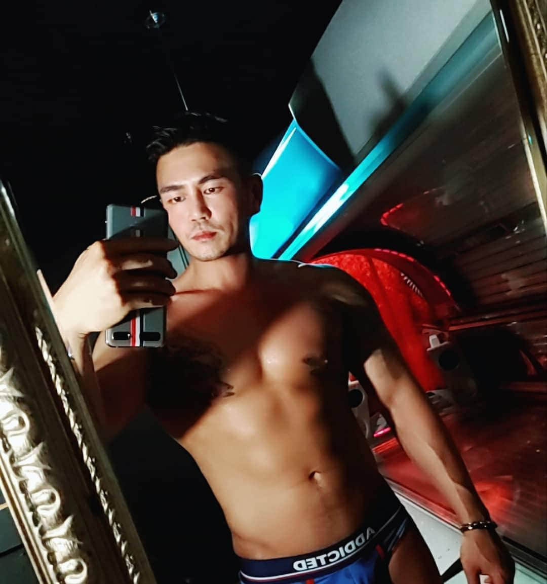 週一品肌肉|肌情四射洗剪吹!猛男歐巴髮型師:Tim park-NICEOLO