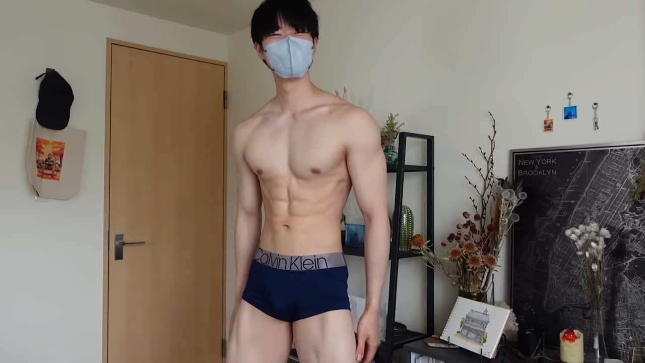 神秘口罩帥哥!? 日肌肉建築師鏡頭前換衣引網瘋:「只穿內褲最好看。」-NICEOLO