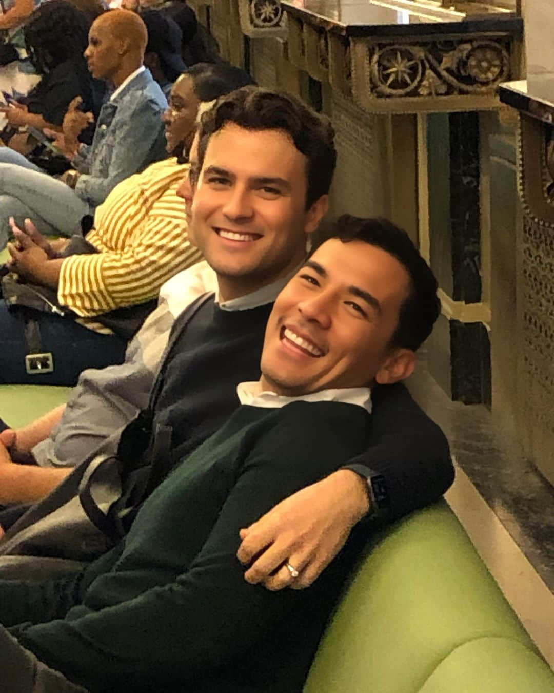 《熱戀彩虹島》同志男星 Conrad Ricamora 分享結婚喜訊-NICEOLO