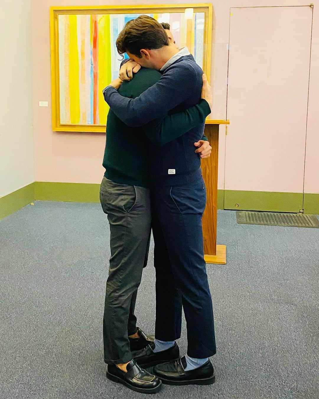 《熱戀彩虹島》同志男星 Conrad Ricamora 分享結婚喜訊-NICEOLO