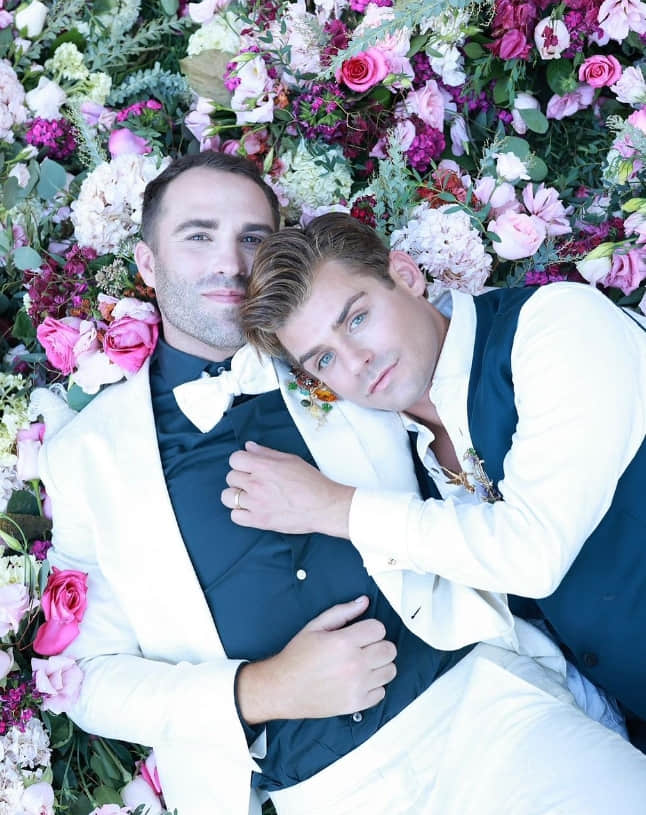 《眼鏡蛇王》Garrett Clayton曬結婚照放閃！喜慶交往12週年　老公告白文超感人-NICEOLO