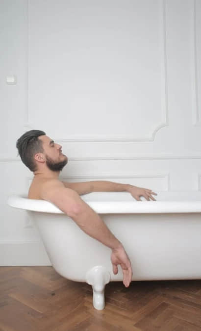 下載Grindr假裝是同志!直男找「健身伴」運完一起洗澡:差點被肛感覺很糟-NICEOLO