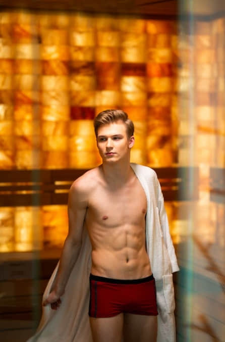 下載Grindr假裝是同志!直男找「健身伴」運完一起洗澡:差點被肛感覺很糟-NICEOLO