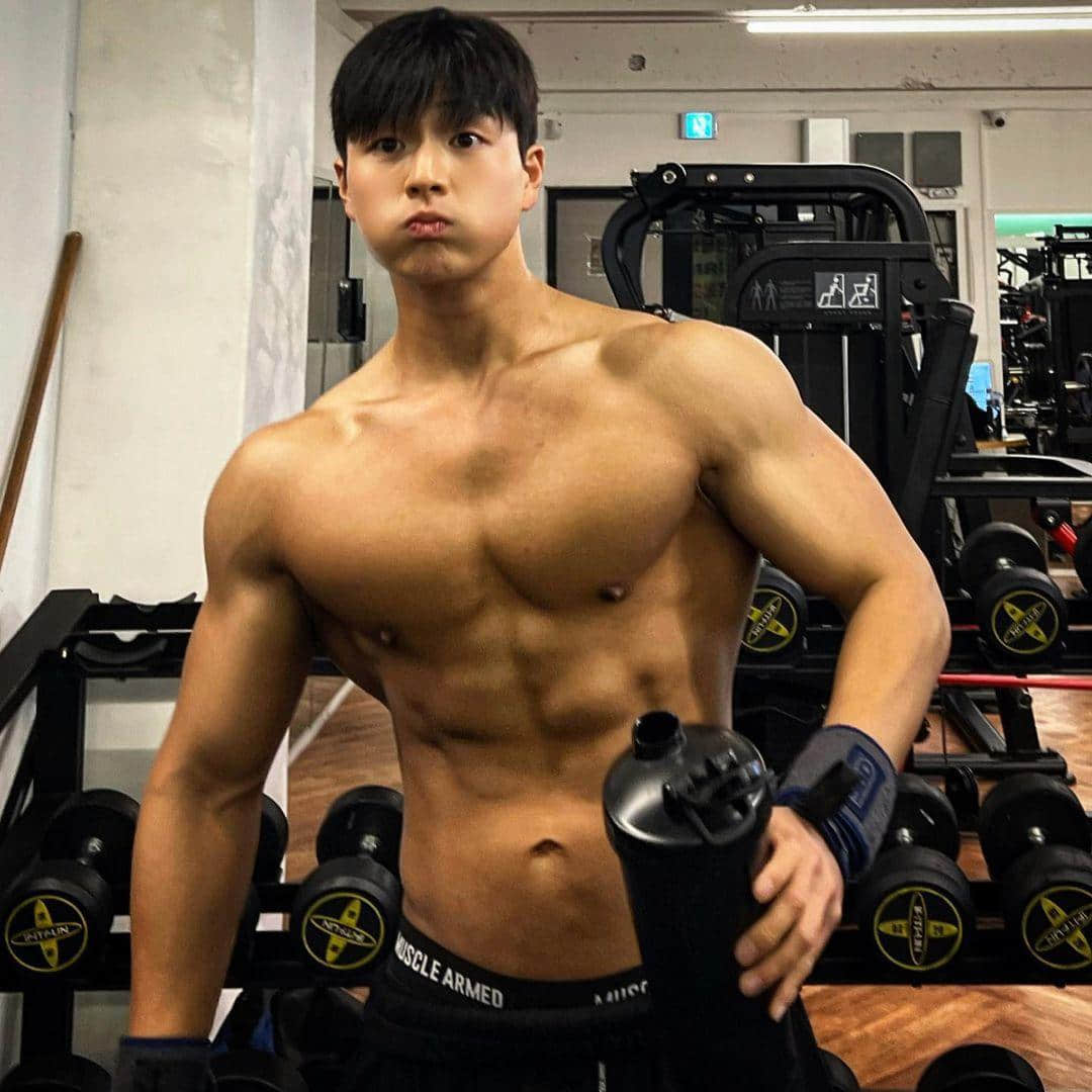 週六嚐鮮肉|大膽吃播香蕉? 美少年變身野獸的韓國歐巴:盧凪修-NICEOLO