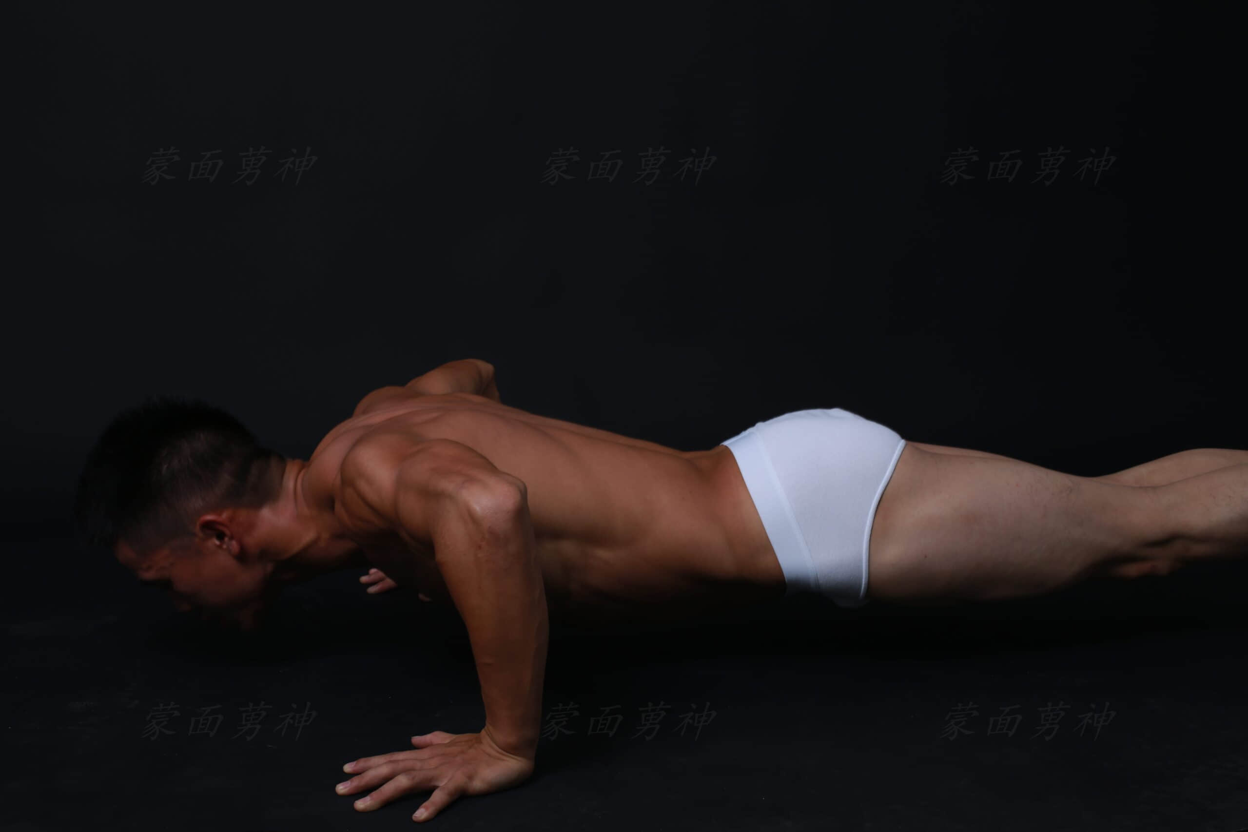 蒙面男神 抖音網紅私教羅翔 異男街頭運動達人-NICEOLO