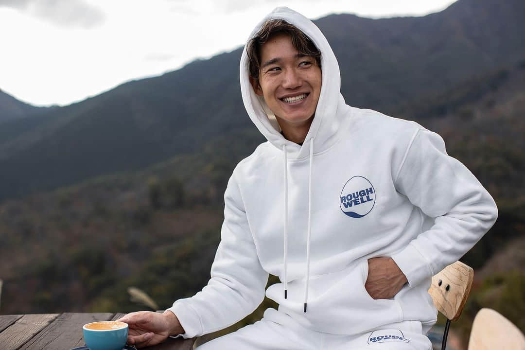 週六嚐鮮肉|小巨人秀大肌肌!深受同志歡迎的日本水球王子:荒井陸-NICEOLO