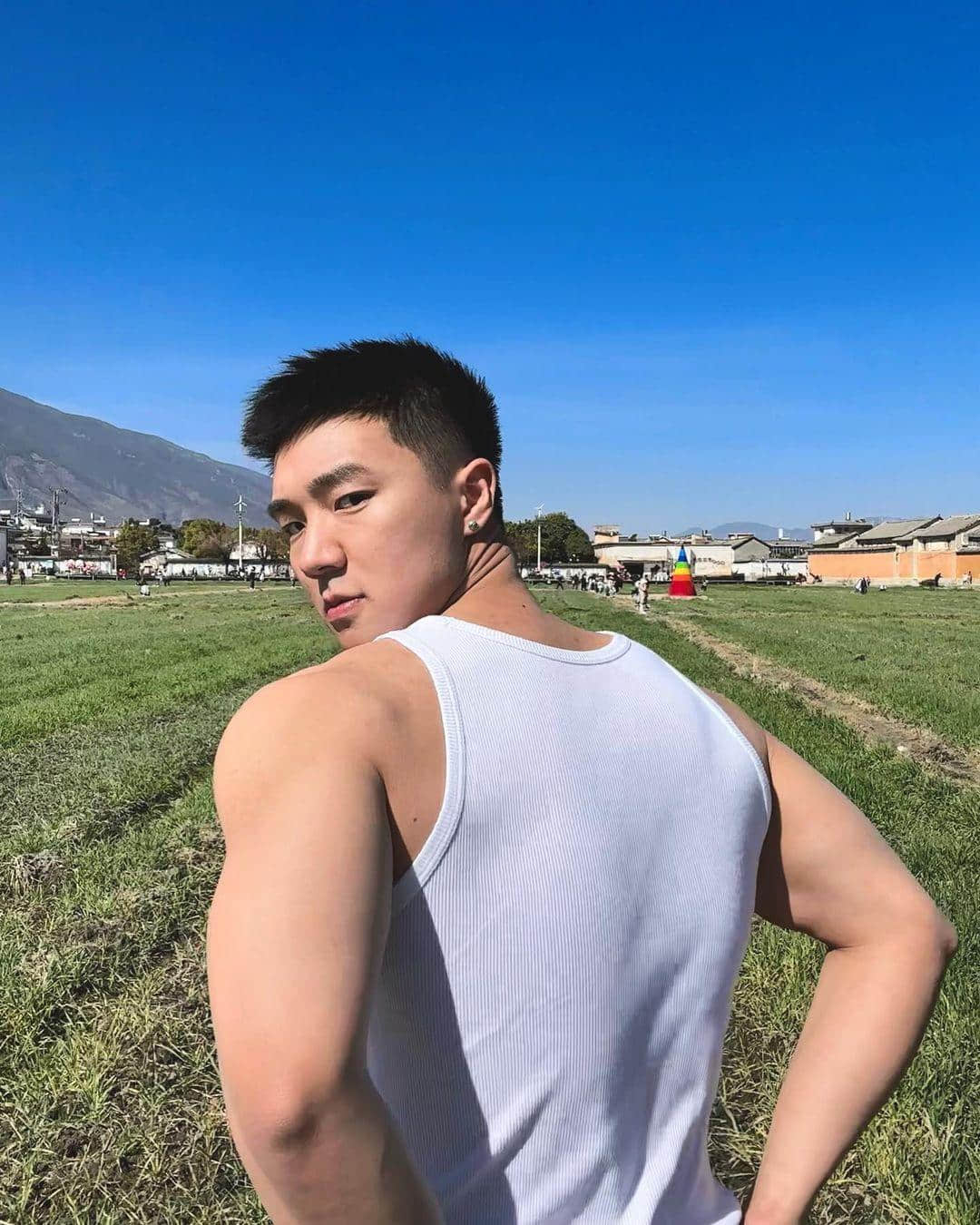 週六嚐鮮肉|需要你好好餵飽他! 濃眉肌肉底迪:Henry-NICEOLO