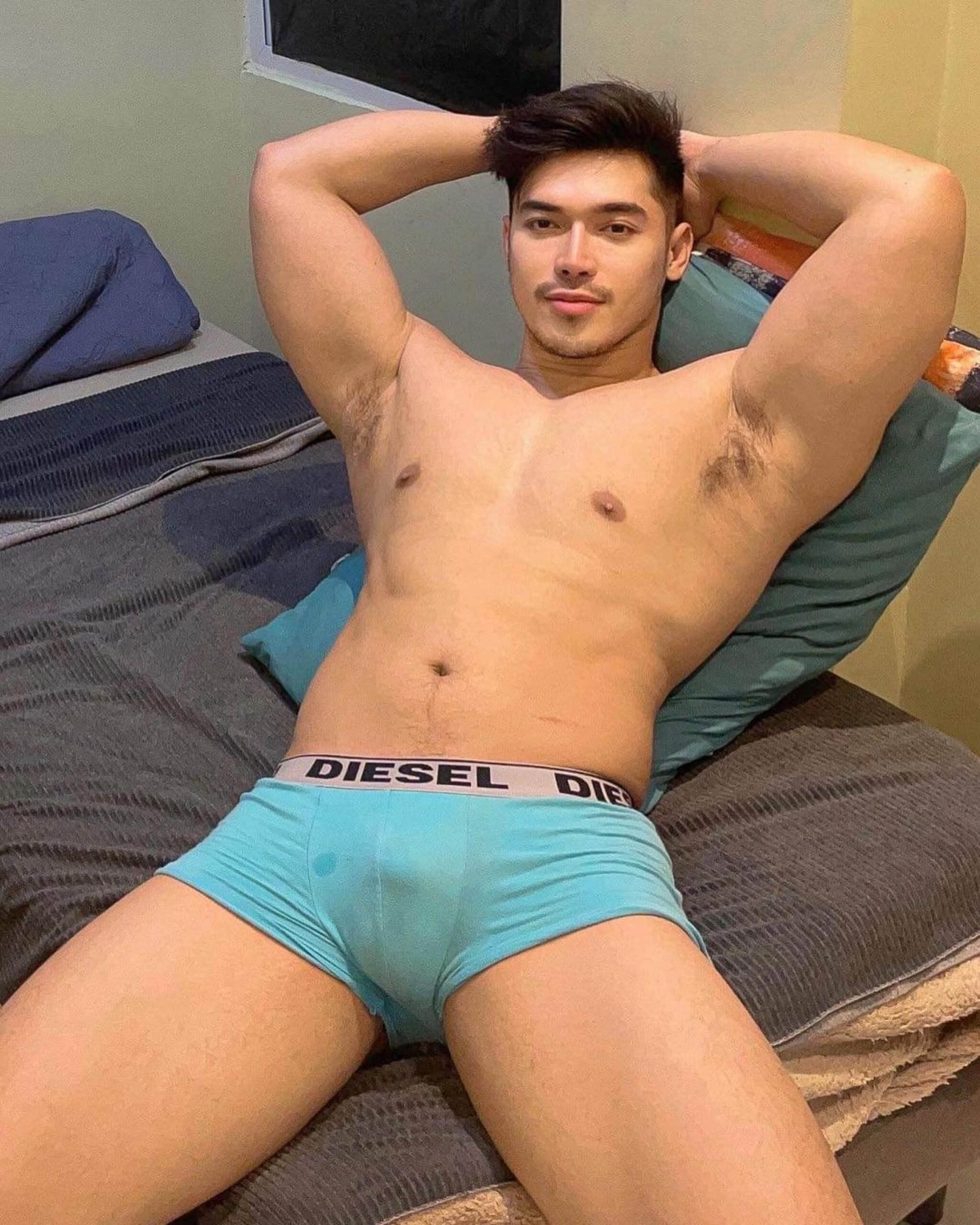 週一品肌肉|自拍辣照勾引你!菲律賓工程師:John Cesar Villar-NICEOLO
