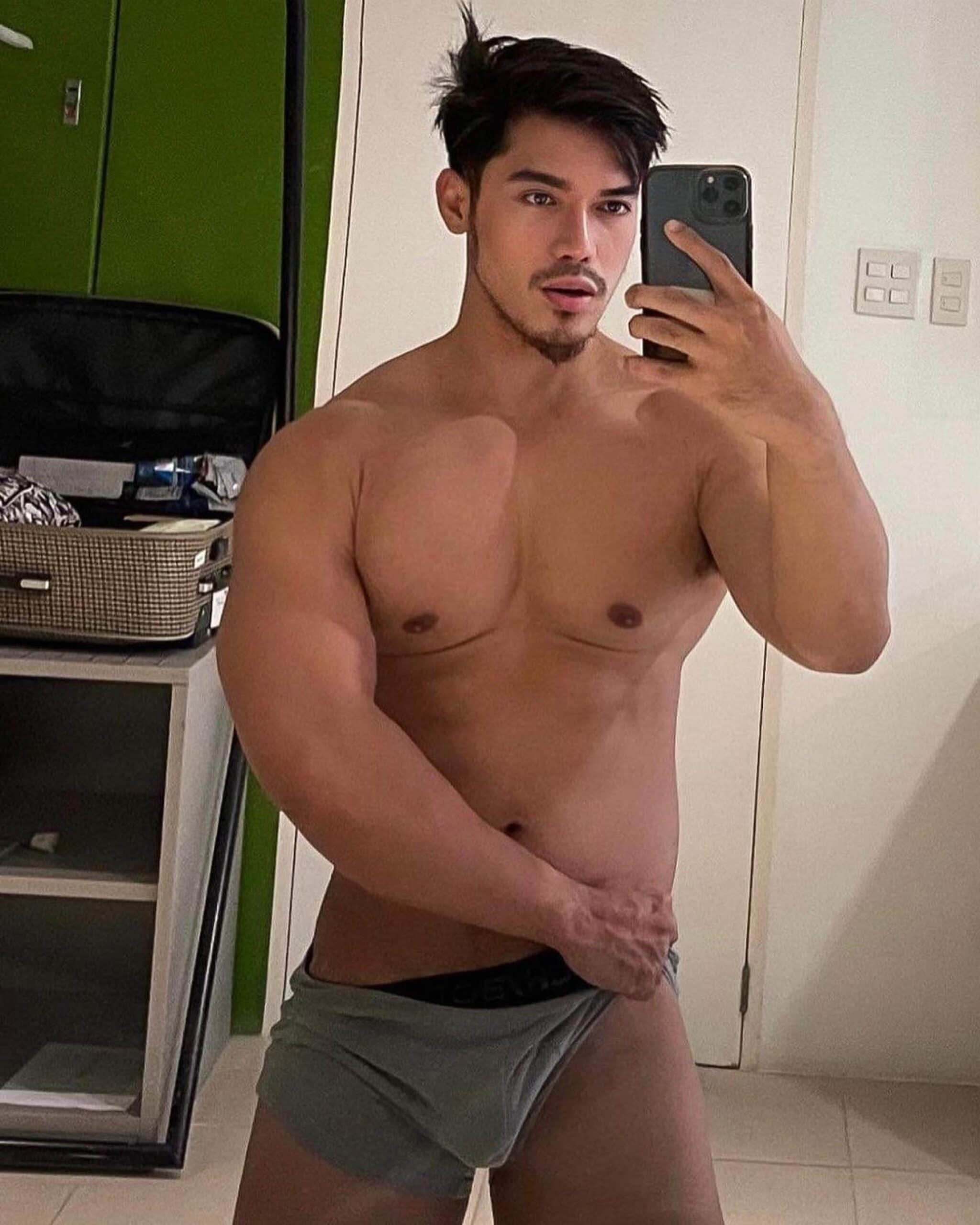 週一品肌肉|自拍辣照勾引你!菲律賓工程師:John Cesar Villar-NICEOLO