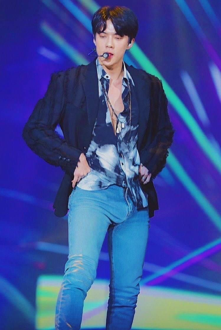 隊友伯賢認證:「他真的很雄偉!」 韓國天團 EXO 吳世勳的「大包」合輯!-NICEOLO