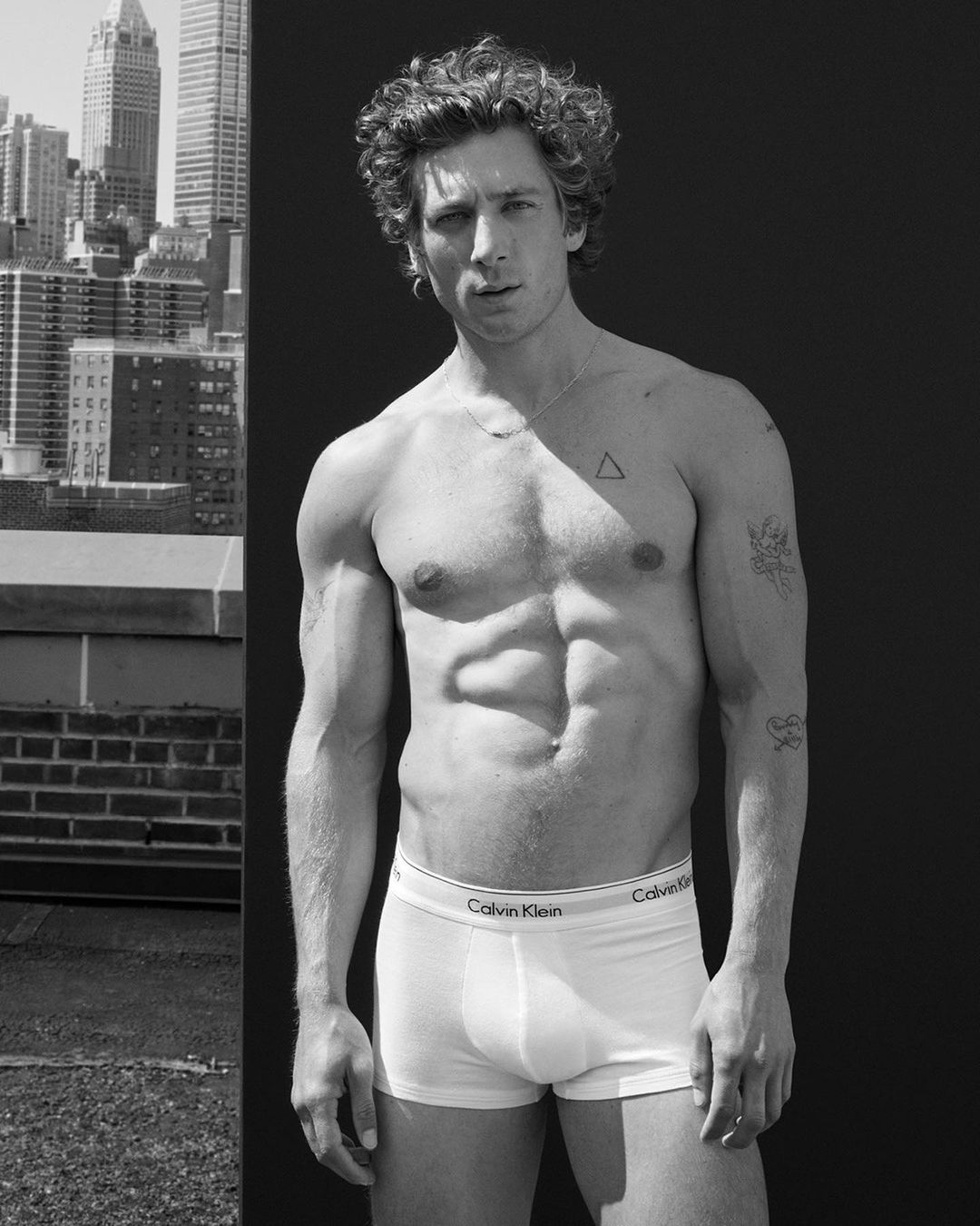 《大熊餐廳》男星 Jeremy Allen White 出鏡 CK 性感廣告-NICEOLO
