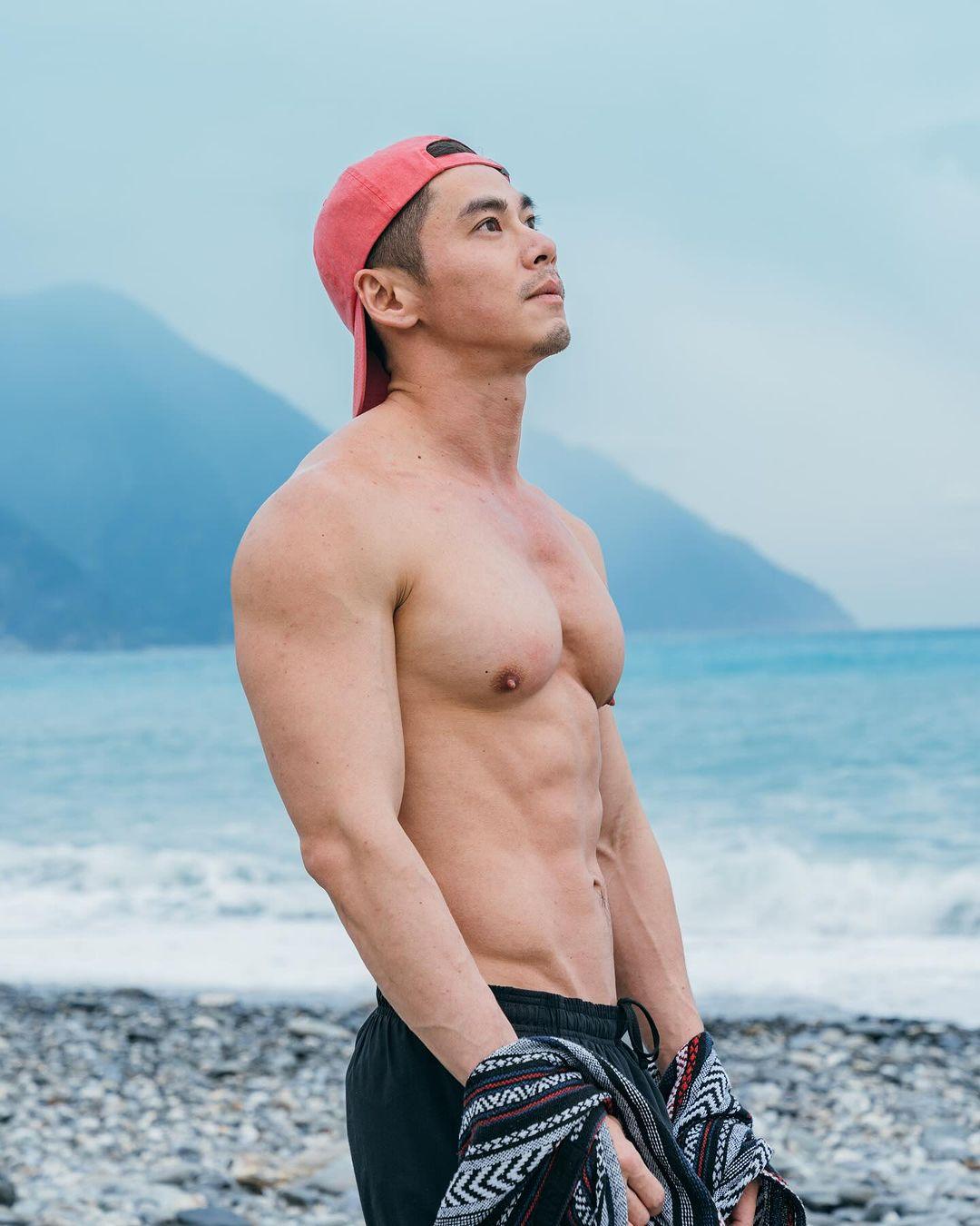 週一品肌肉|想喝我的木瓜牛奶嗎? 厚乳健身模特:Sean-NICEOLO