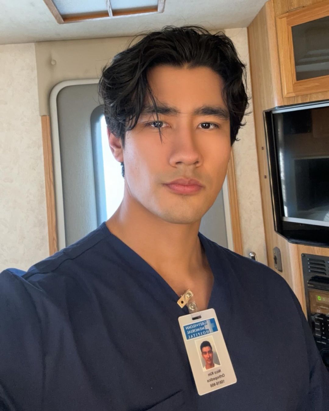 同志帥醫 Alex Landi 宣布回歸《實習醫生》第 20 季-NICEOLO