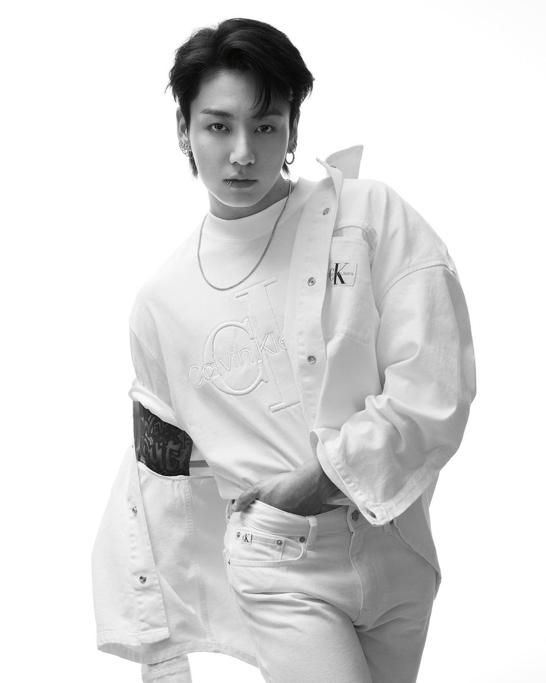 BTS 田柾國擔任 CK 代言人 大方露胸腹肌展現性感-NICEOLO