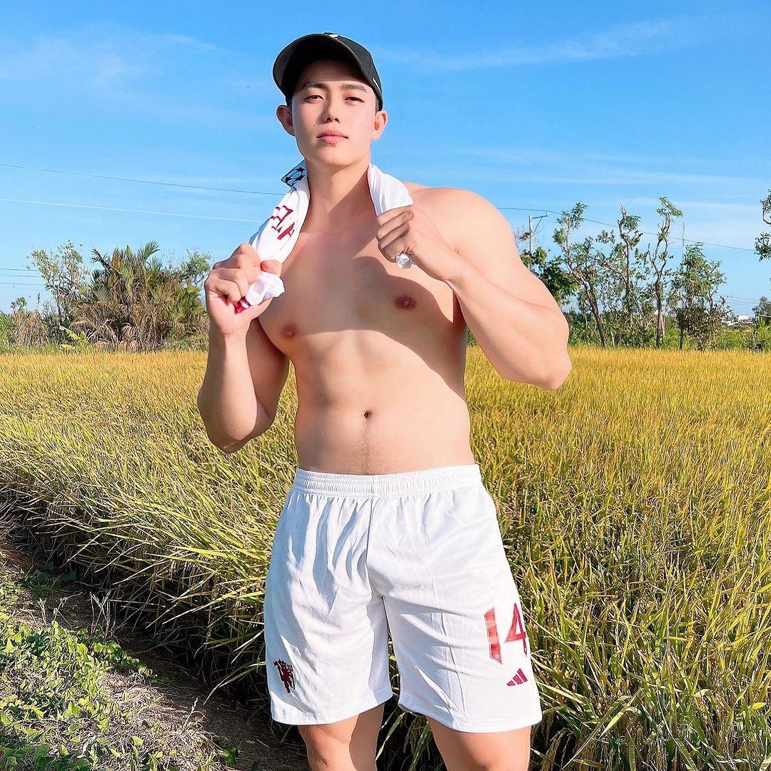 週六嚐鮮肉|好想做自己呀! 「不想裝直男」的白肌葛格:HIMA PHẠM-NICEOLO