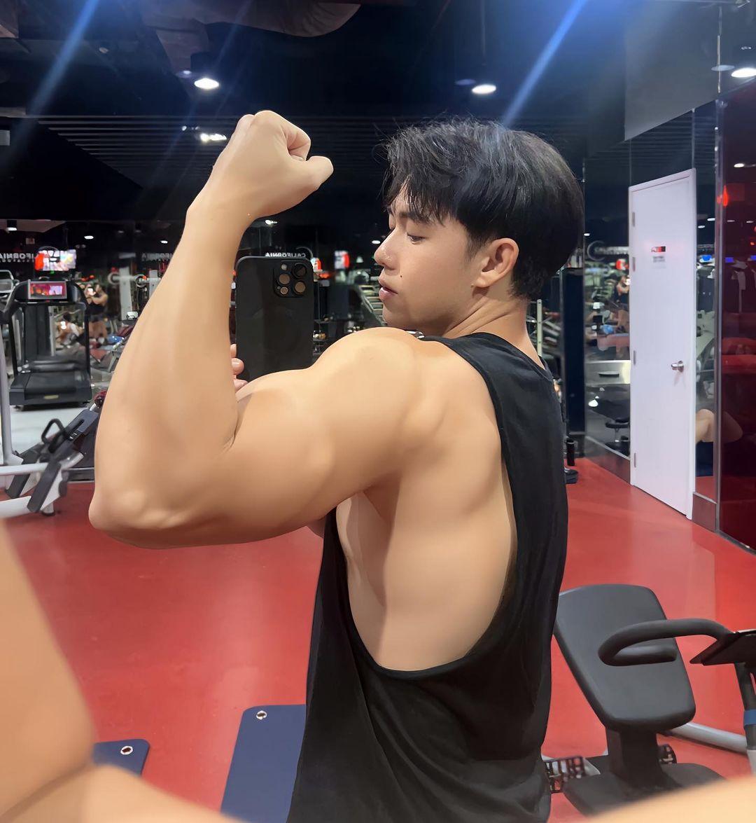 週六嚐鮮肉|好想做自己呀! 「不想裝直男」的白肌葛格:HIMA PHẠM-NICEOLO
