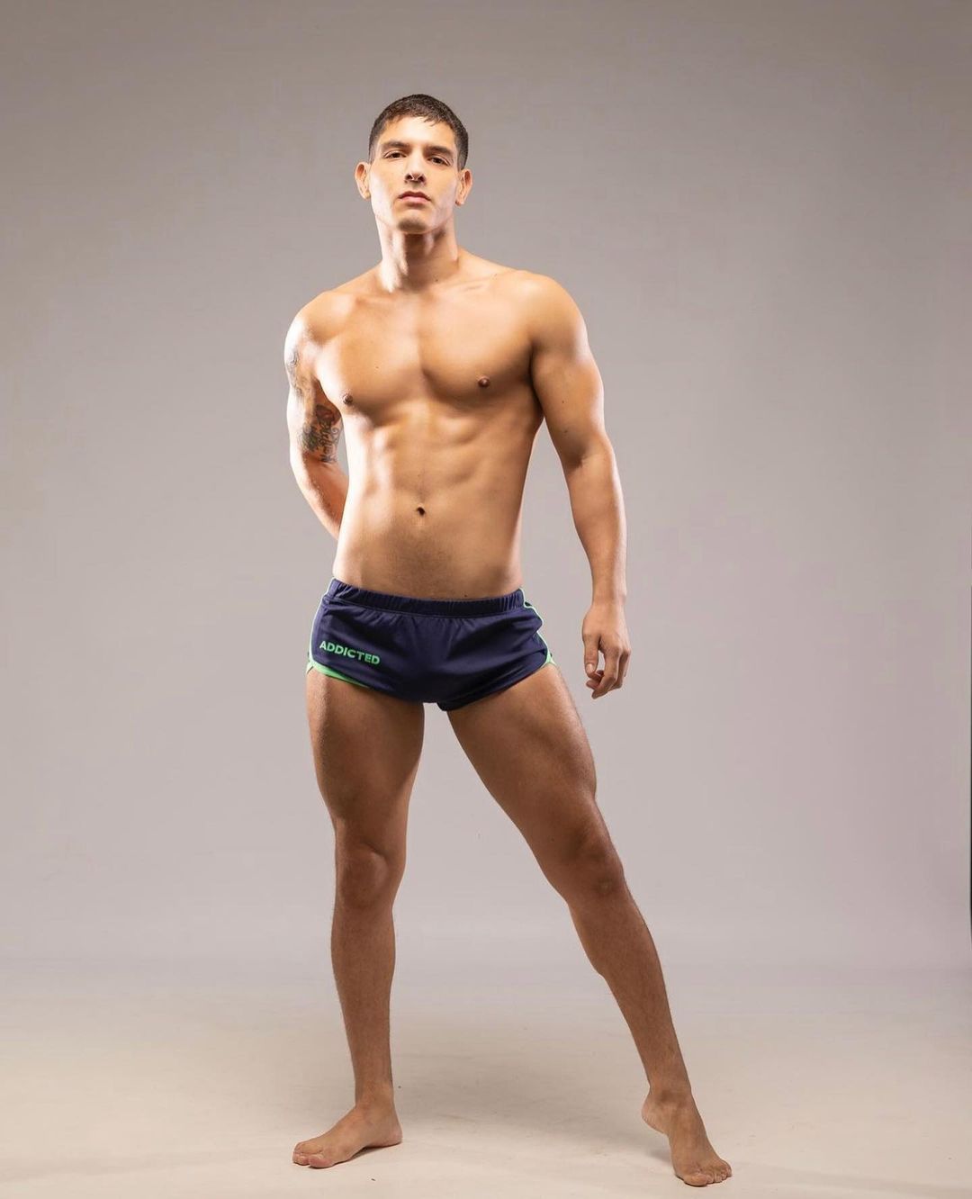 火辣男優客串 Netflix《鐵腕毒權》! 深櫃毒梟背著黑手黨女友私約同志派對-NICEOLO