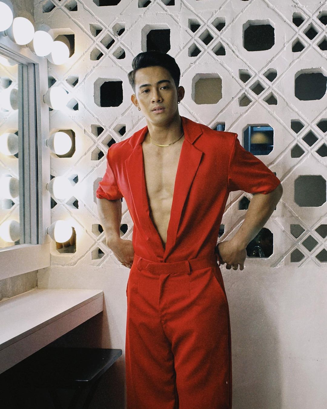 週六嚐鮮肉|巧克力腹肌!讓人想咬一口的菲律賓演員:Argel Saycon-NICEOLO