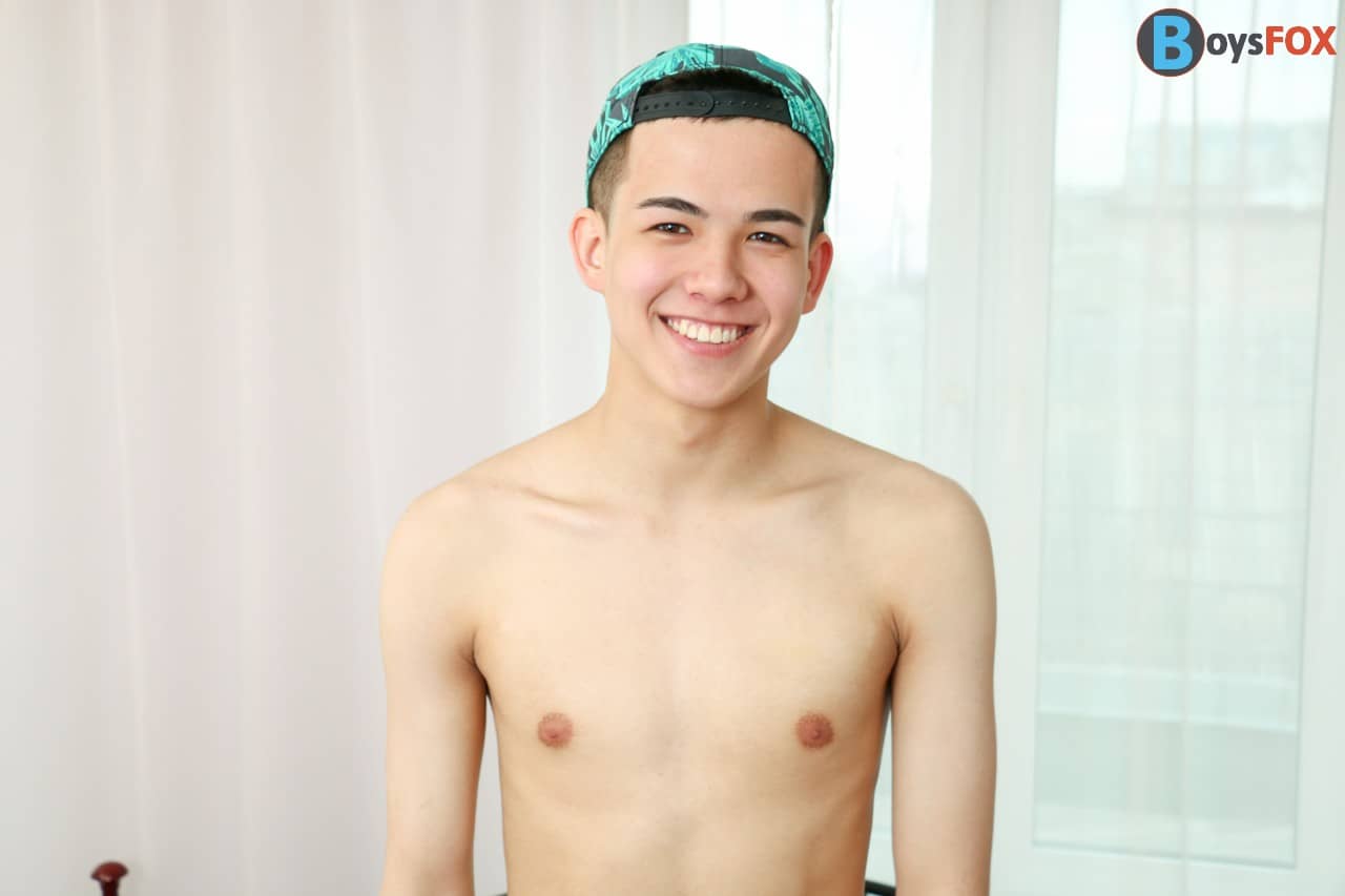 HISINNOCENT YOUNG HOLE STRETCHES SOWIDE-NICEOLO