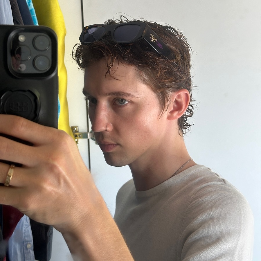 雜誌封面人物 Troye Sivan 模糊性別界線:「適時放過自己,也真實做自己。」-NICEOLO